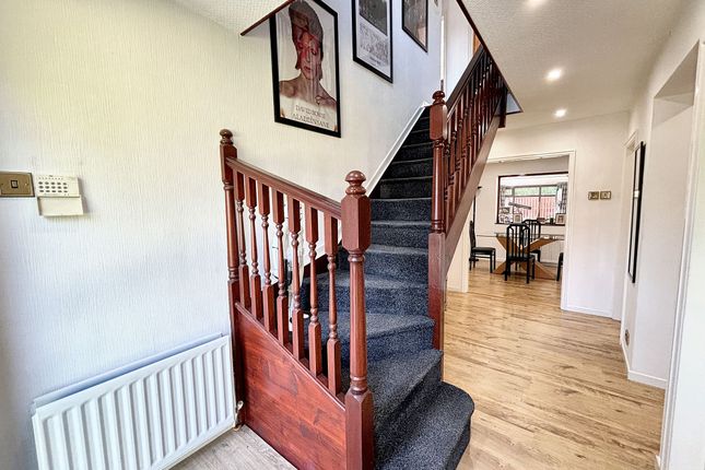 6 Cornlea Drive, Manchester photo 2