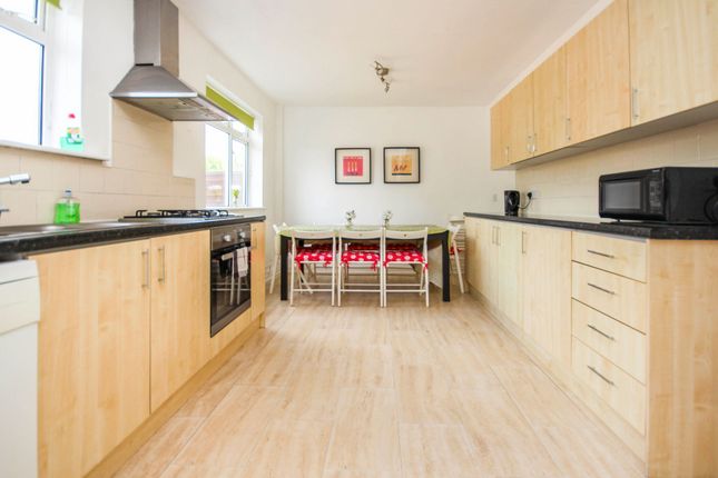 26 Hawkins Road, Poole photo 3