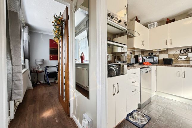 17, Rhiwderyn, Swansea photo 4
