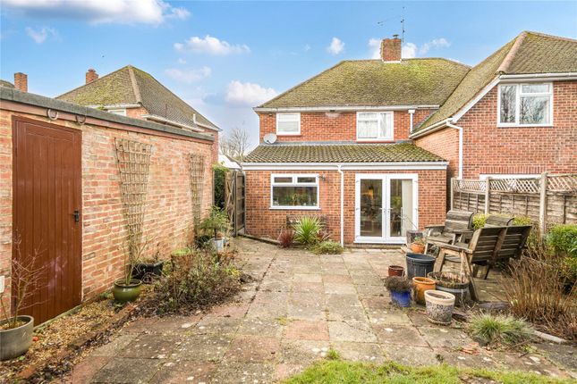 47, Cedar Close, Surrey photo 4
