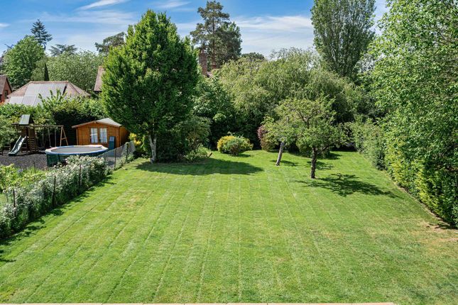 Ouaine Cottage The Drive, Leatherhead photo 4