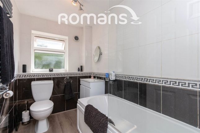 18, Bartons Way, Farnborough photo 4