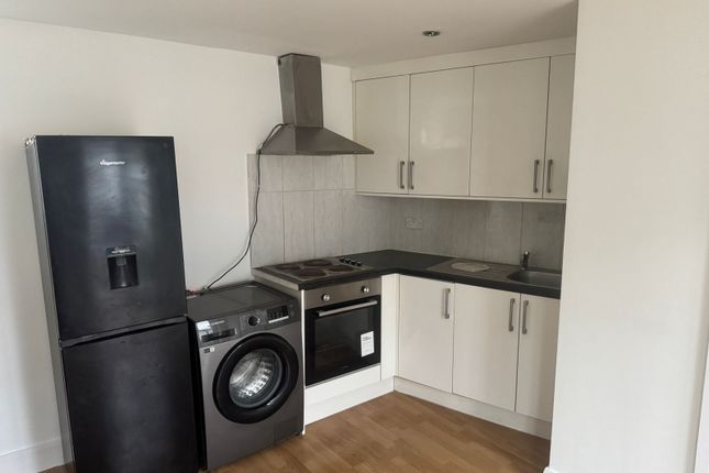 Annex 90 Kings Avenue, Greenford photo 3