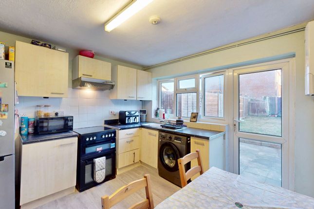 7 Fredora Avenue, Hayes photo 3