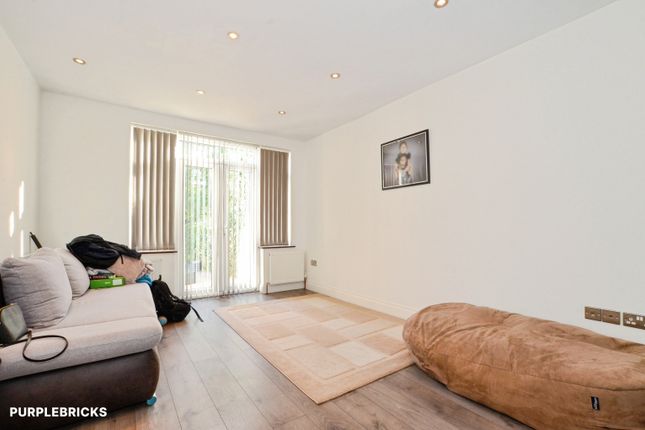 87, Sandringham Gardens, London photo 3