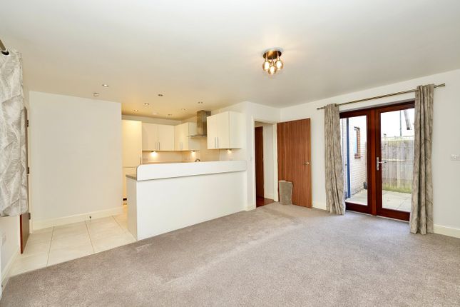 5, Garner Close, Huntingdon photo 3