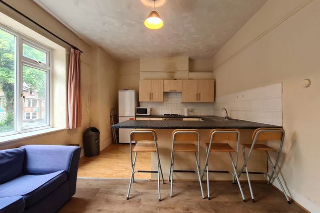 Flat 2 No 2, Llanbleddian Gardens, Cardiff photo 2