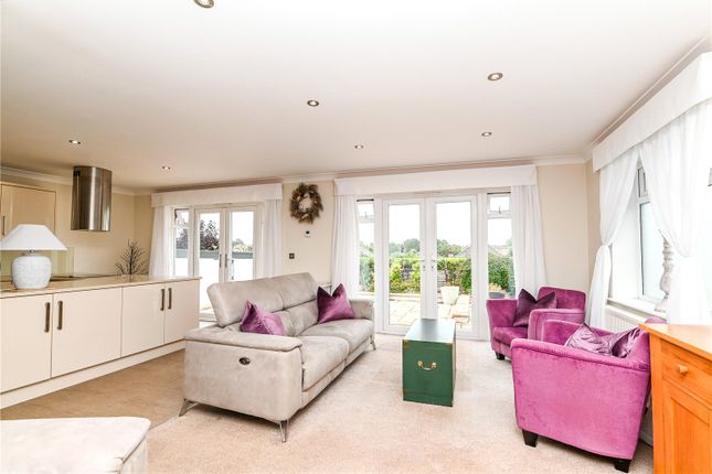 9, Roebuck Close, Hampshire photo 4