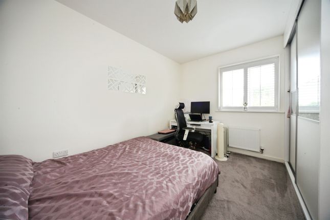 7, Laurel Close, Luton photo 3