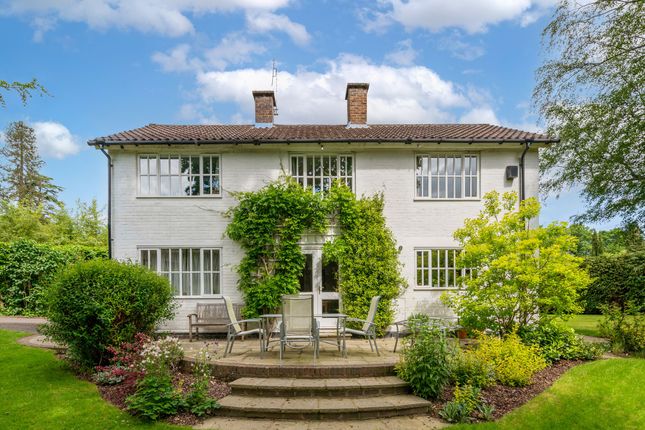 Thumbnail Detached house for sale in Laglands Close, Reigate