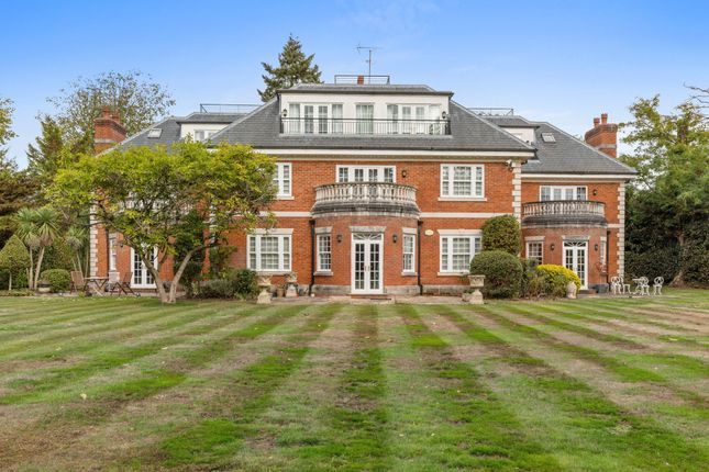 2-bed flat on Flat 5, Boyne House, Beaconsfield, £600,000