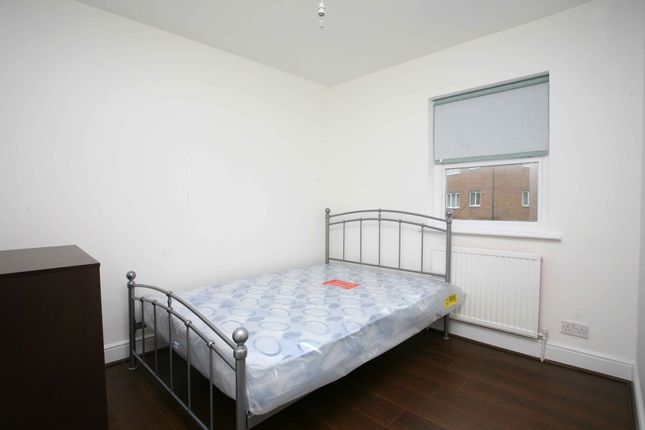 Terraced house to rent in Trundleys Road, London