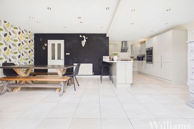 10 Watermill Way, Aylesbury photo 3