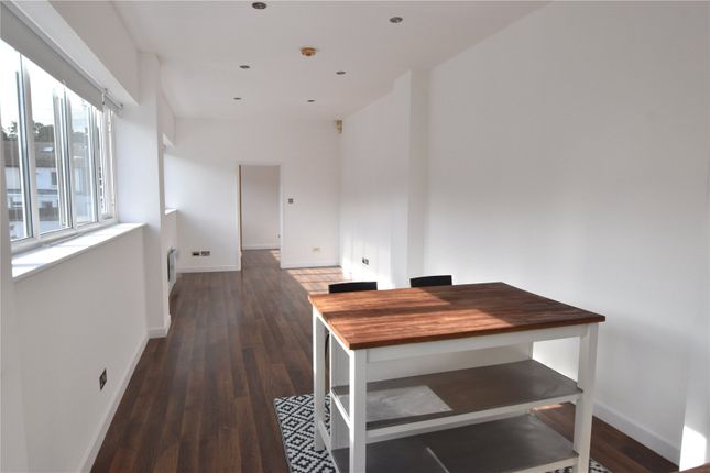 Flat 2, 43A,, Chipstead Valley Road, Coulsdon photo 5
