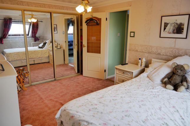 31, Westerham Walk, Calne photo 4