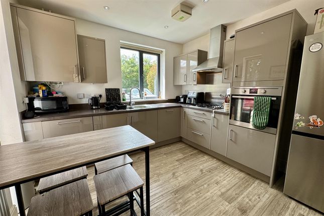 2, Oregano Lane, Godalming photo 4