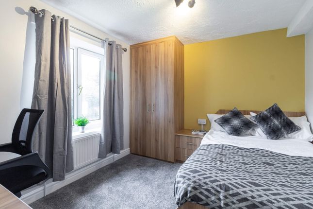 Room to rent in St Anns Lane, Leeds