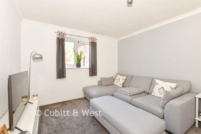 37, Black Swan Close, Crawley photo 3