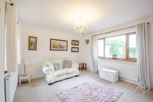 323, Shuttlewood Road, Chesterfield photo 2