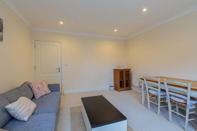 Flat 3, 48 Regents Place, Maidenhead photo 3