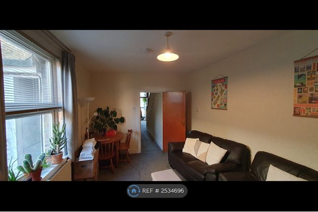 Lounge - Photo 1