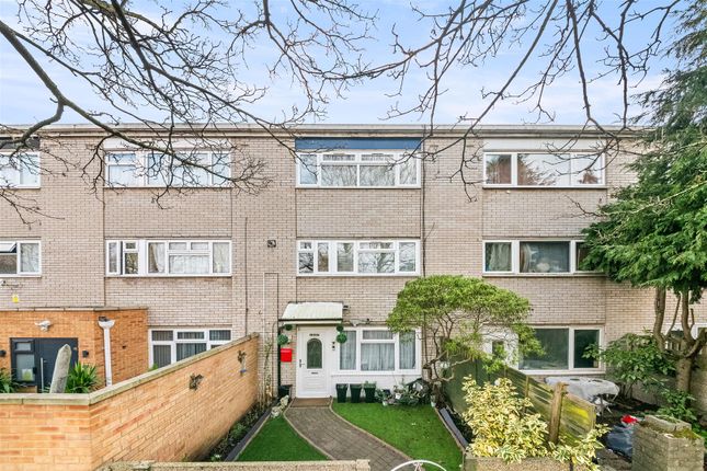 Property for sale in Balmoral Drive, Hayes