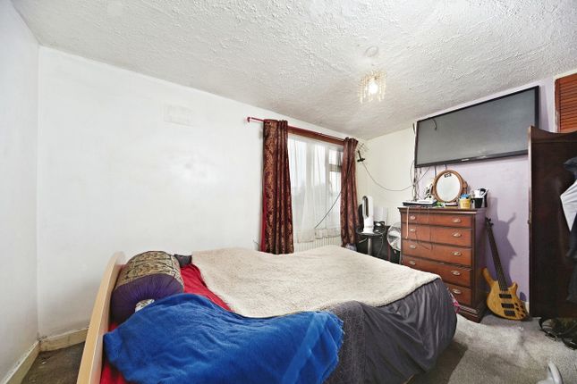 End terrace house for sale in Goat Road, Mitcham