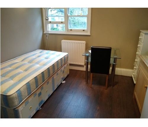 Studio to rent in St Stephens Gardens, Notting Hill/Bayswater