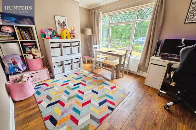 53, Felindre Avenue, Bridgend photo 4