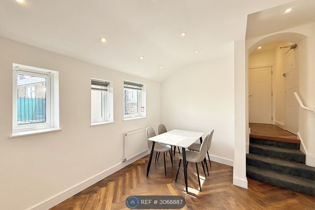 Flat D A Rushey Green, London photo 4