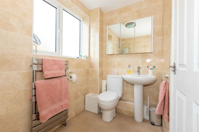 4, Tyne Close, Worthing photo 4