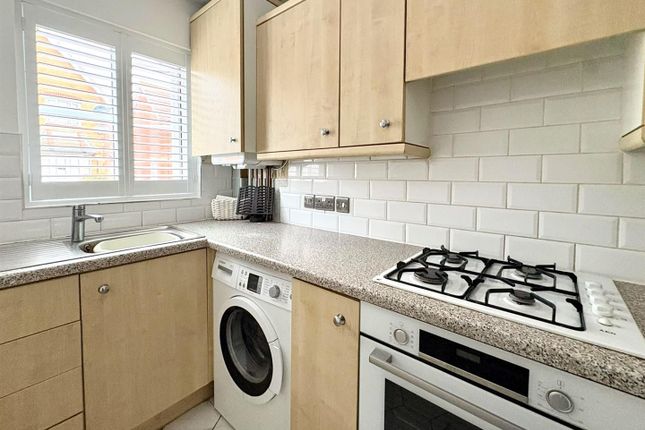 12, Jasmine Road, Rush Green photo 2