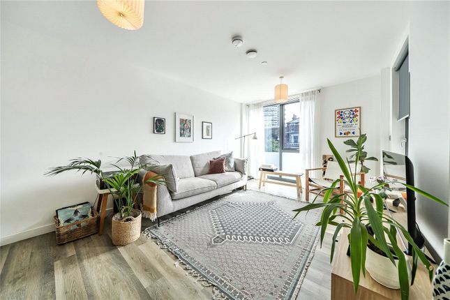 Private SO - Flat 1, 340A, Clapham Road, London photo 4