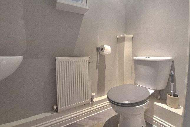 2B, Chichester Close, Ashford photo 3