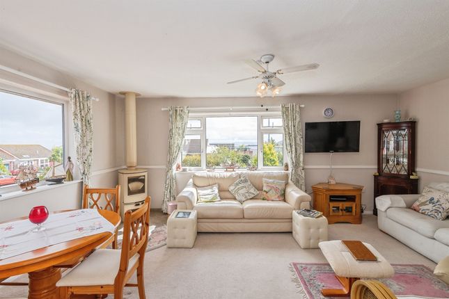 7, Windsor Close, Minehead photo 4