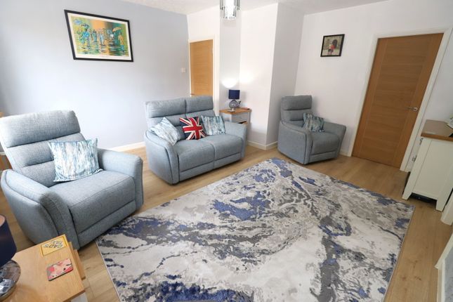 Cresta Court, 2,Flat 1, Mosley Avenue, Bury photo 4