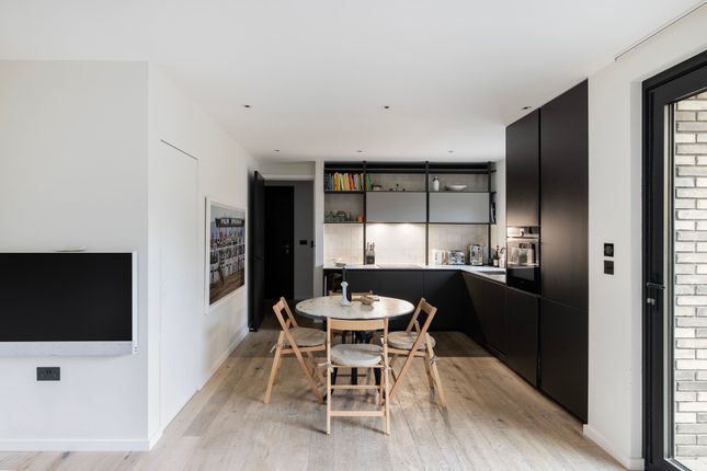 Flat for sale in Mills Court, Shoreditch