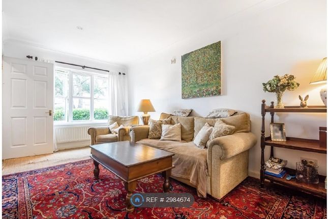Ashmore Close, London photo 2