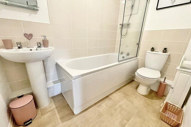 Flat for sale in Quarry Avenue, Hartshill, Stoke-On-Trent