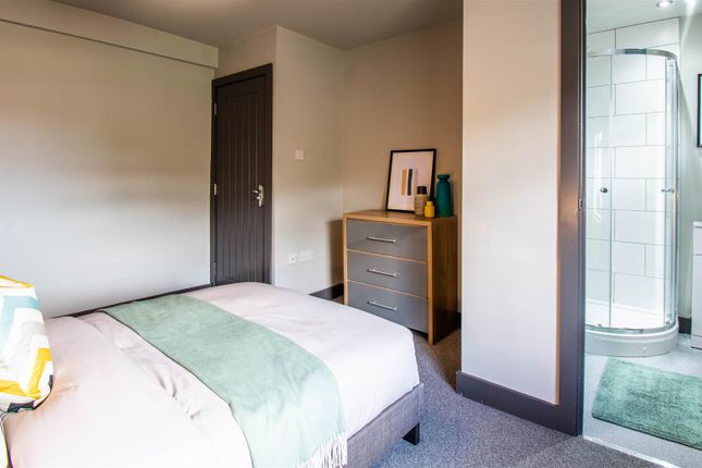 Room 2, 808, Hollins Road, Oldham photo 3