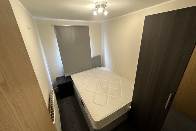 Flat to rent in Wilmslow Road, Manchester