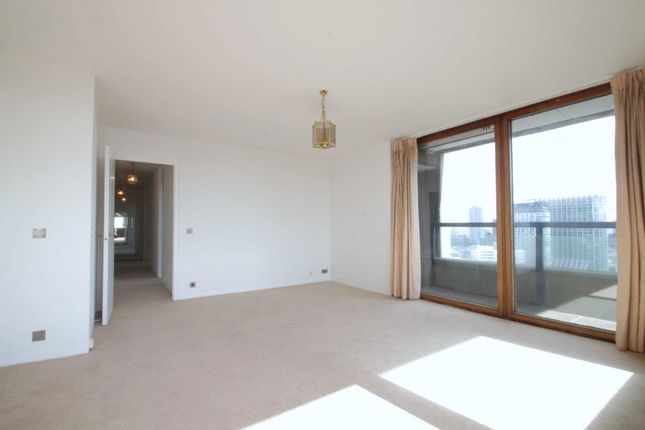 Flat 283, Lauderdale Tower, Barbican, London photo 4