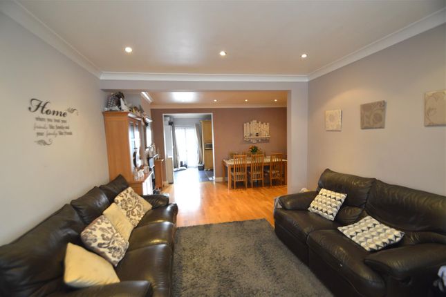 Auriel Avenue, Dagenham photo 4