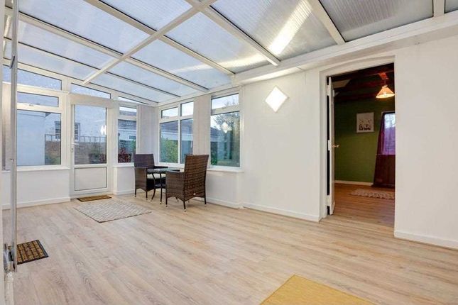 8, Vicarage Gardens, Clacton on Sea photo 4