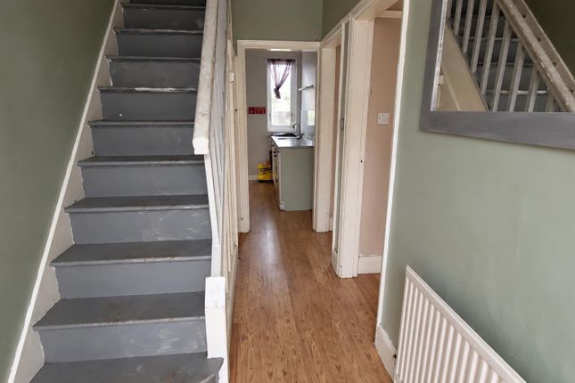39, Holyrood Road, Doncaster photo 4