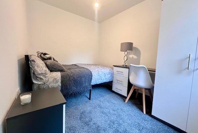 A Cozy And Well-Kept Single Bedroom Featuring A Co...