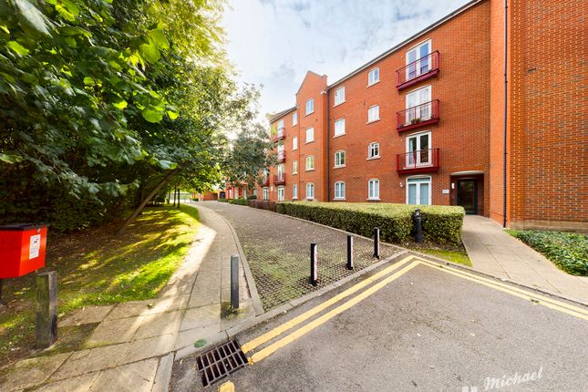 Flat for sale in Coxhill Way, Aylesbury