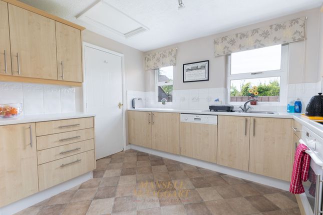 1 Bisham Close, Crawley photo 2