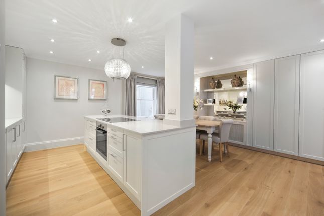 Flat 5, 6-7, Vicarage Gate, London photo 3