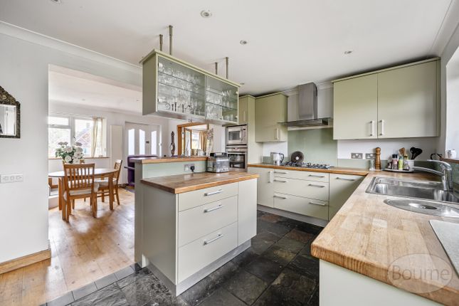24, Springhill, Godalming photo 3